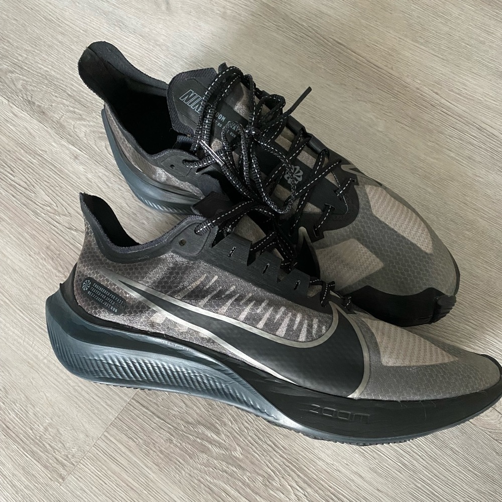 NIKE Zoom Gravity